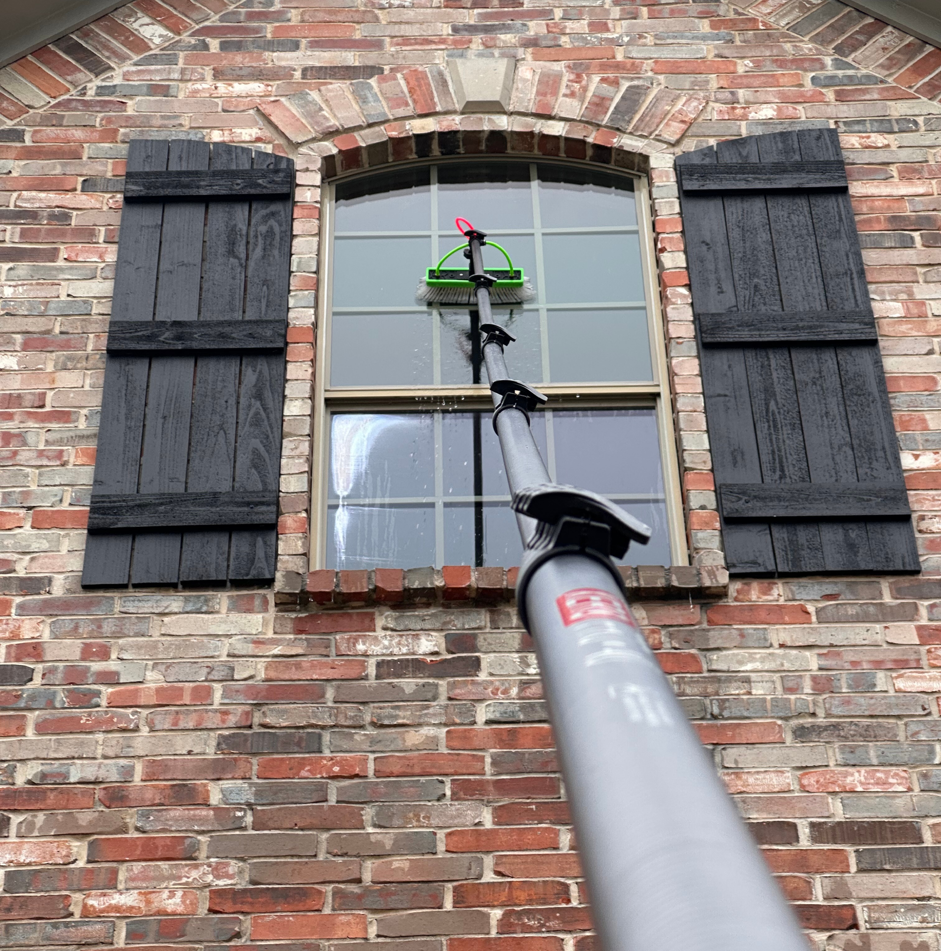Water fed system in use